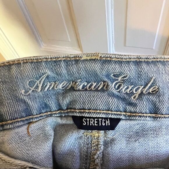 🦅 Stretch light wash American Eagle shorts - Picture 3 of 6